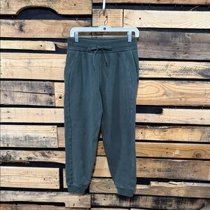 Lululemon Women’s Green Scuba Joggers Size‎ 6